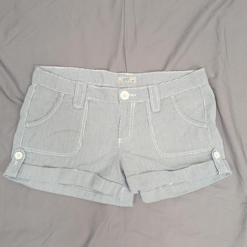 Blue‑white pinstripe 100% cotton cuffed shorts by SO Wear It Declare It, size 13 - Picture 2 of 6